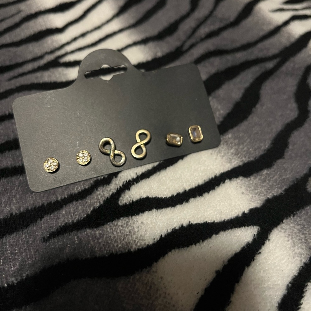 Elegant Gold-Tone Stud Earrings Set